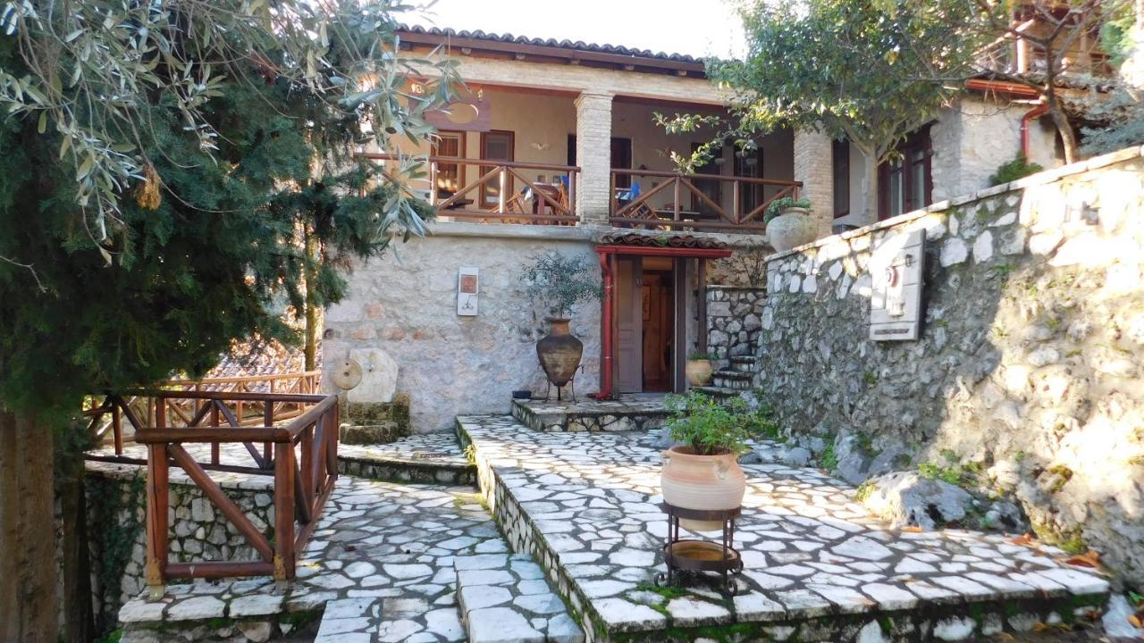 Agoriani Art Suite - 4 Seasons' Natural Living Lilaia Exterior photo