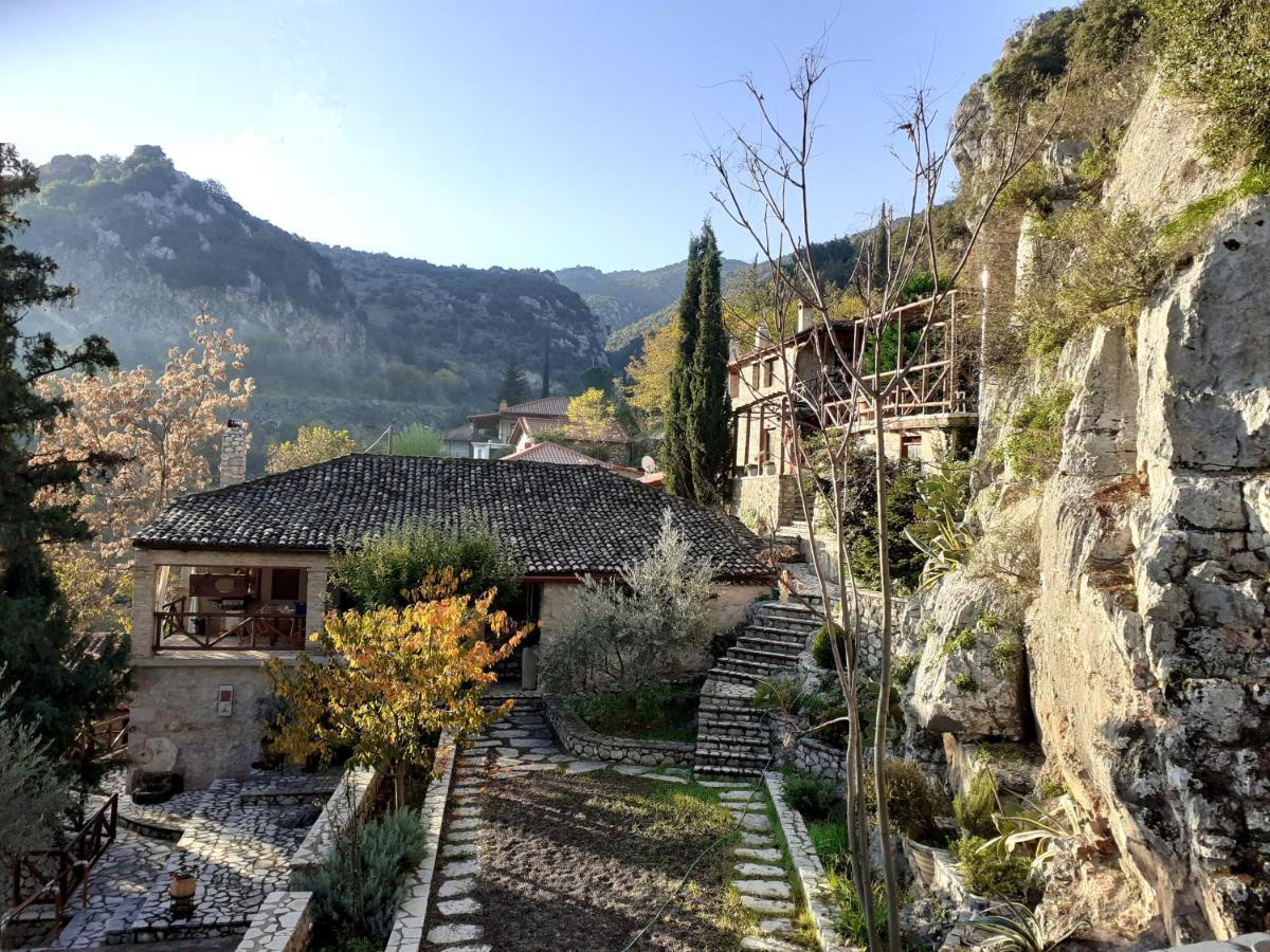 Agoriani Art Suite - 4 Seasons' Natural Living Lilaia Exterior photo