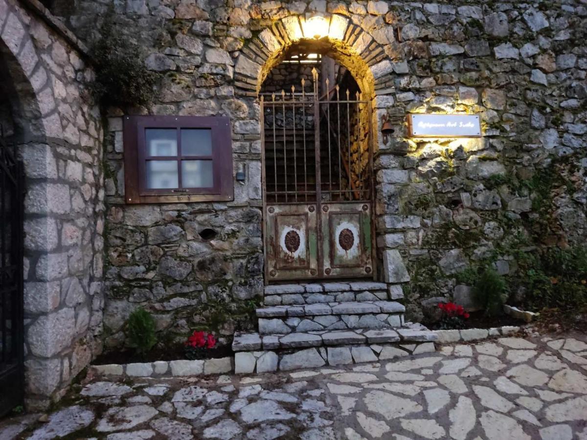 Agoriani Art Suite - 4 Seasons' Natural Living Lilaia Exterior photo